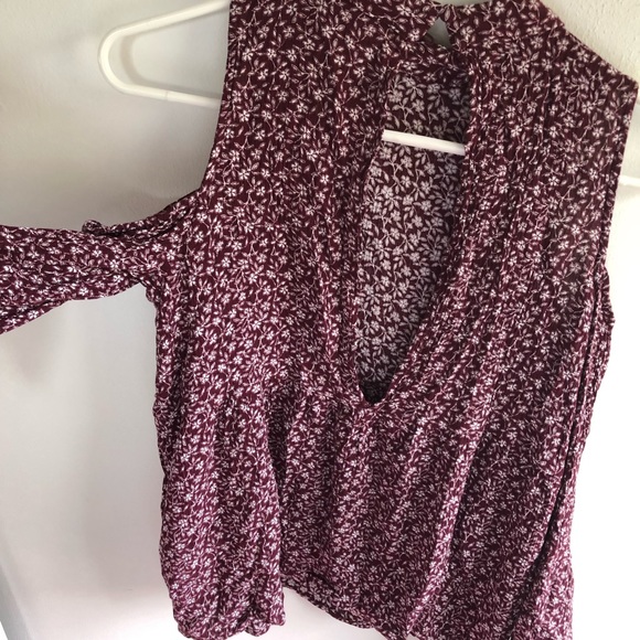 AMERICAN EAGLE COLD SHOULDER TOP - Picture 3 of 4